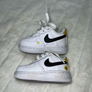Nike Force 1 LV8
